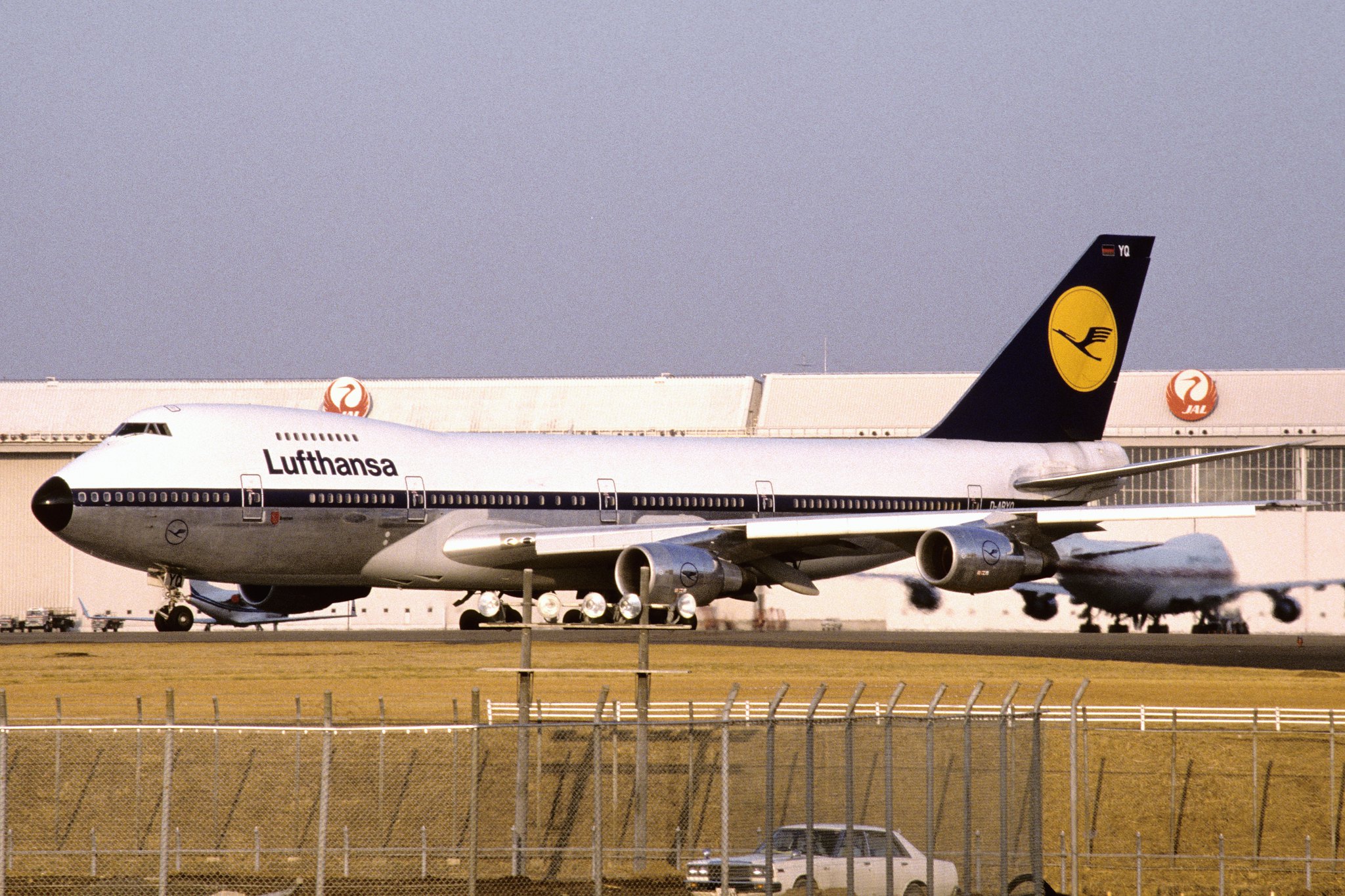 Lufthansa Boeing 747-230B