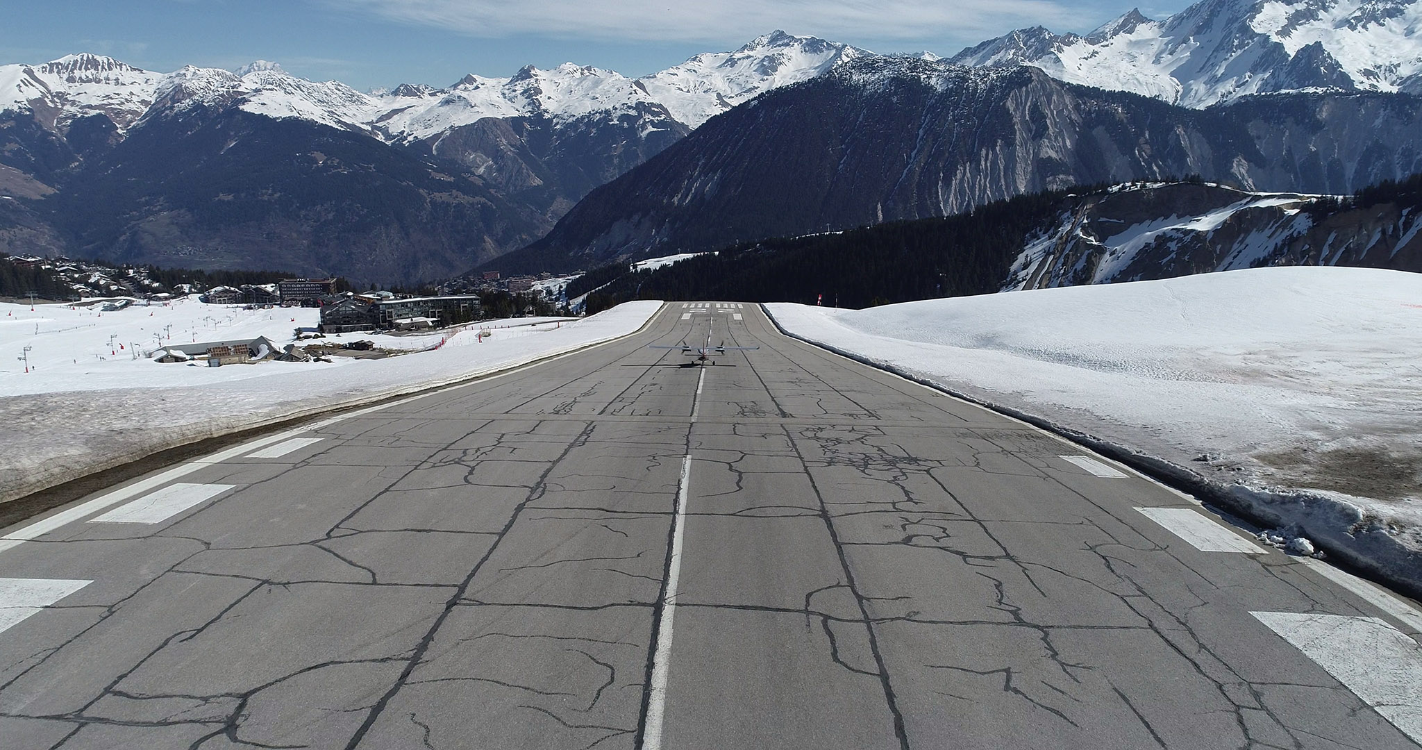 Photo corresponding to Courchevel airport subheading