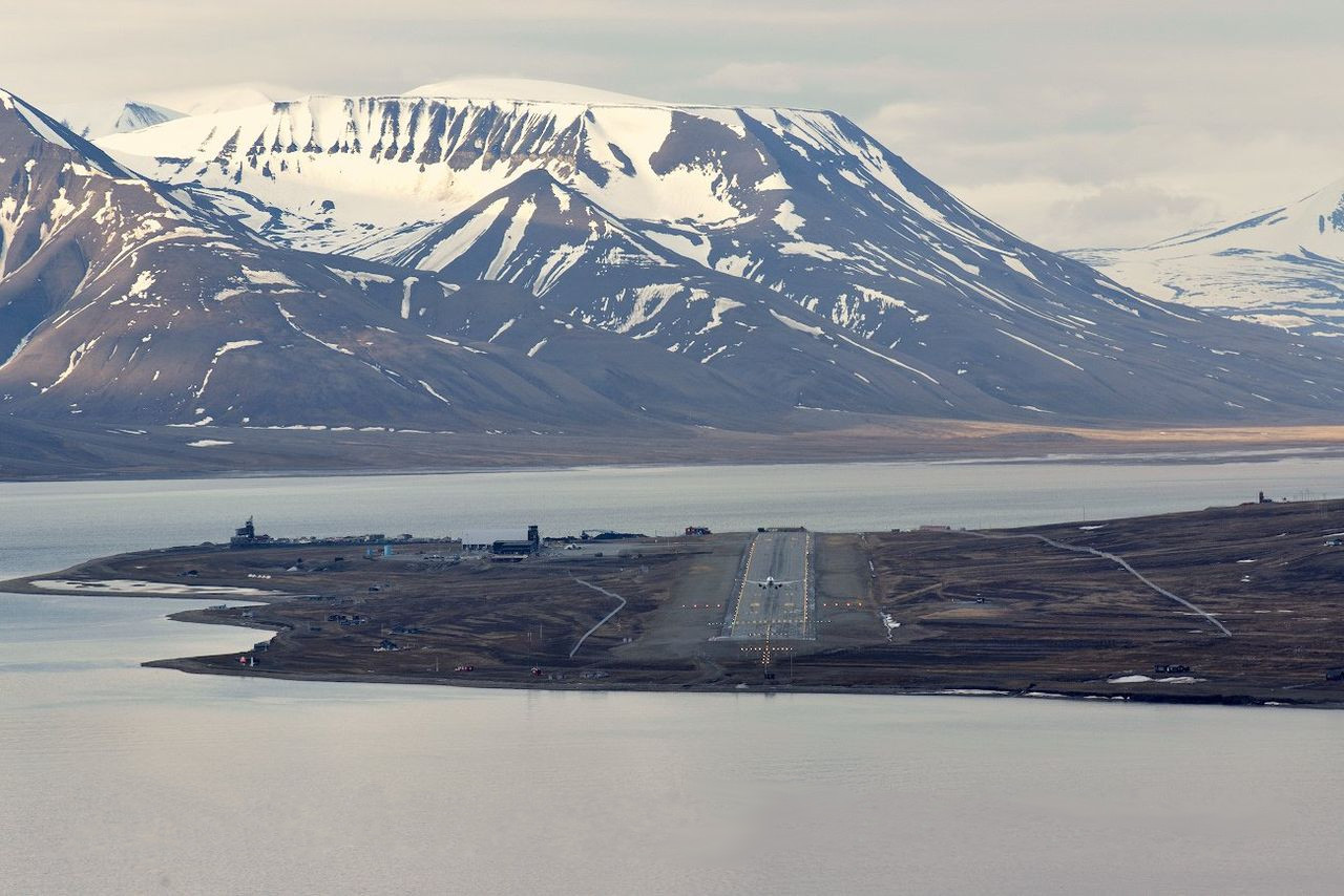 Svalbard Airport Longyear overview - Travel Radar - Aviation News