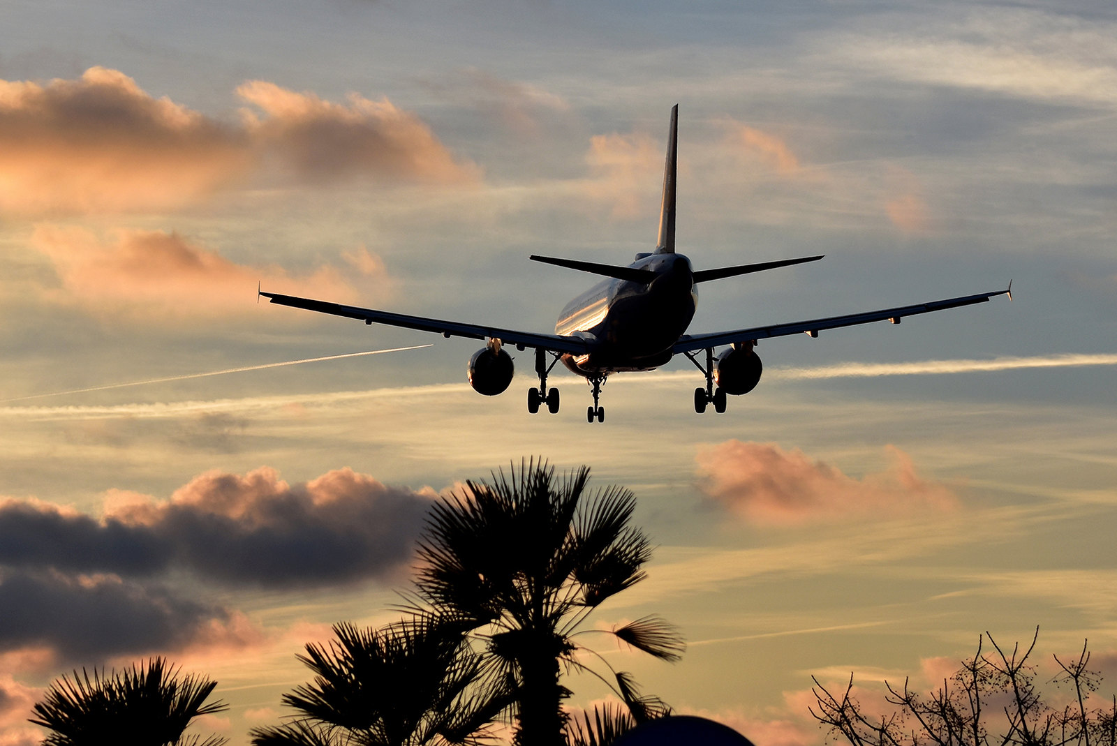 A flight landing at Barcelona Airport