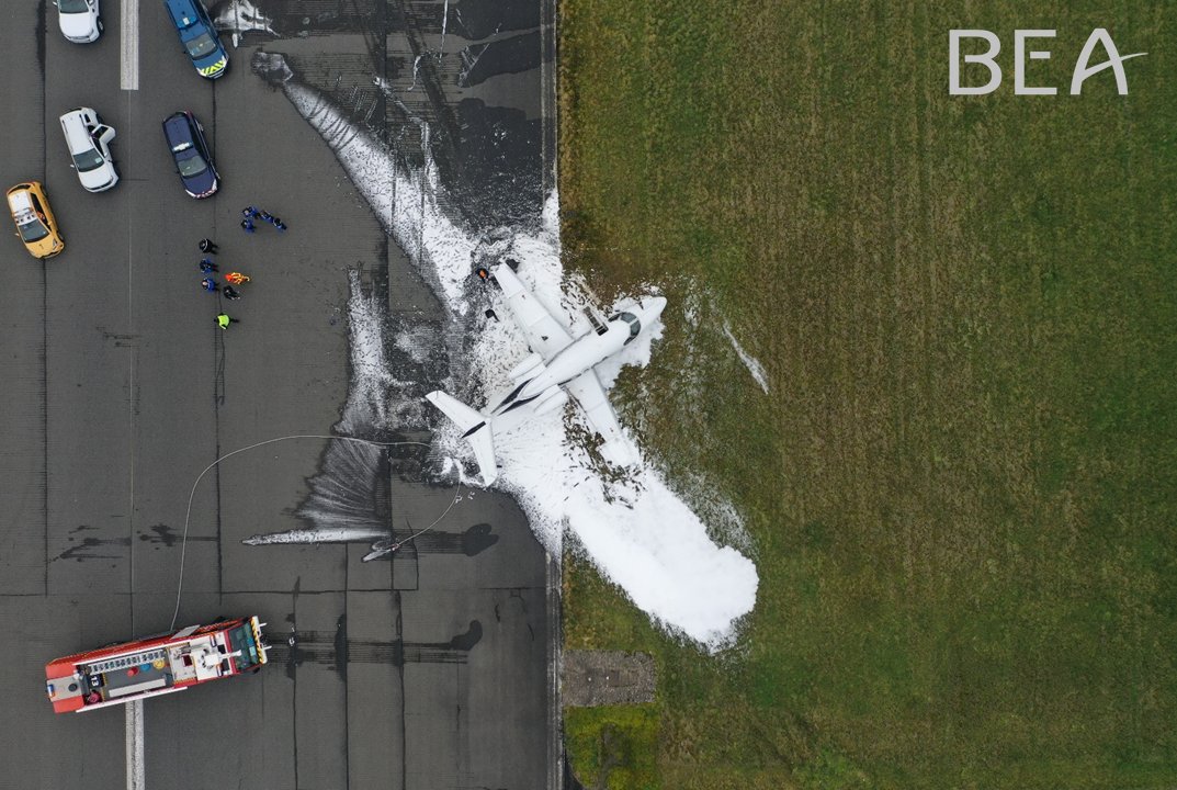 An Embraer Phenom 100 business jet suffered a runway excursion after landing at Paris-Le Bourget Airport