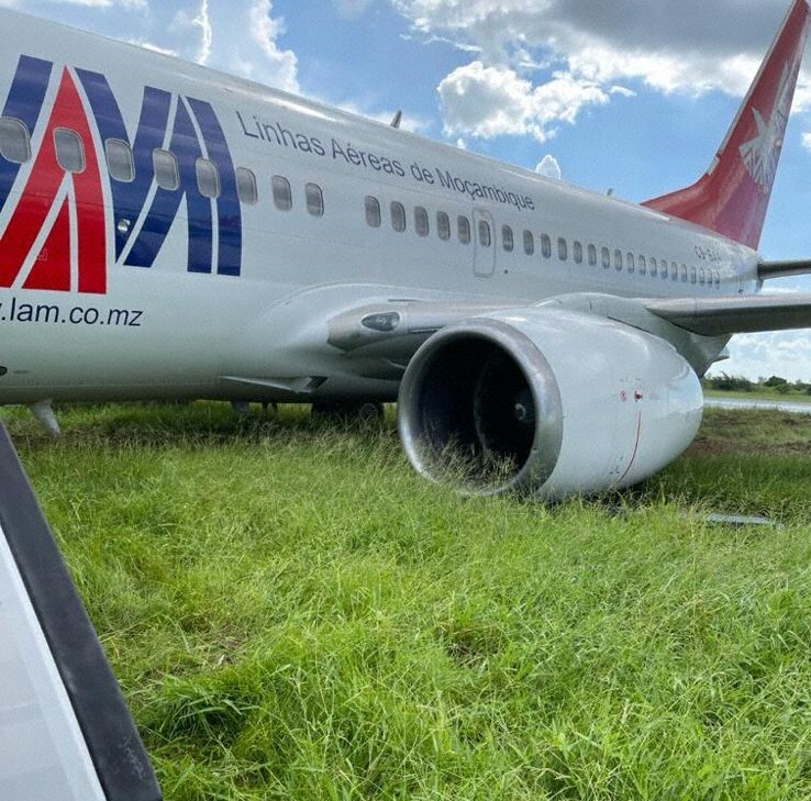 LAM Boeing 737 Overshoots Runway In Quelimane - Travel Radar