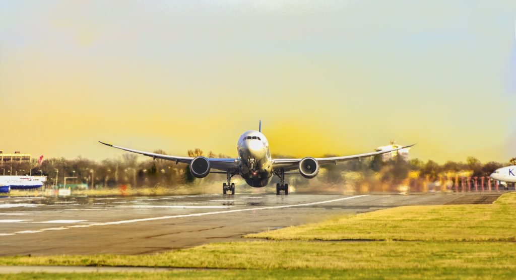 A Virgin Atlantic 787 taking-off