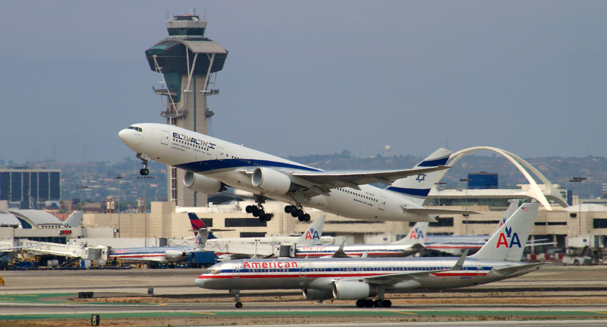 ELAL taking off at LAX. Photo by Ethan Landesman