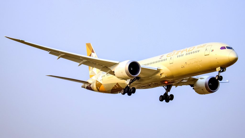 Etihad B787 moments before landing. Photo by Md Shaifuzzaman Ayon