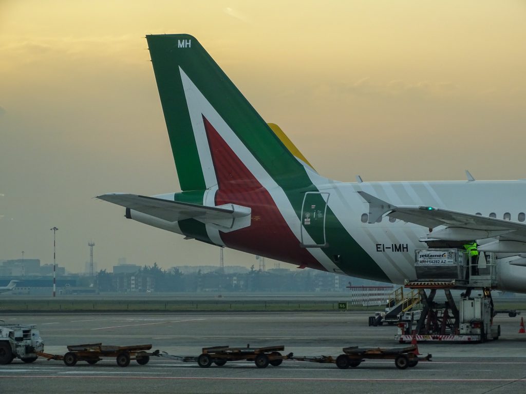 An Alitalia plane parked at Linate Airport. Photo by Miguel Ángel Sanz