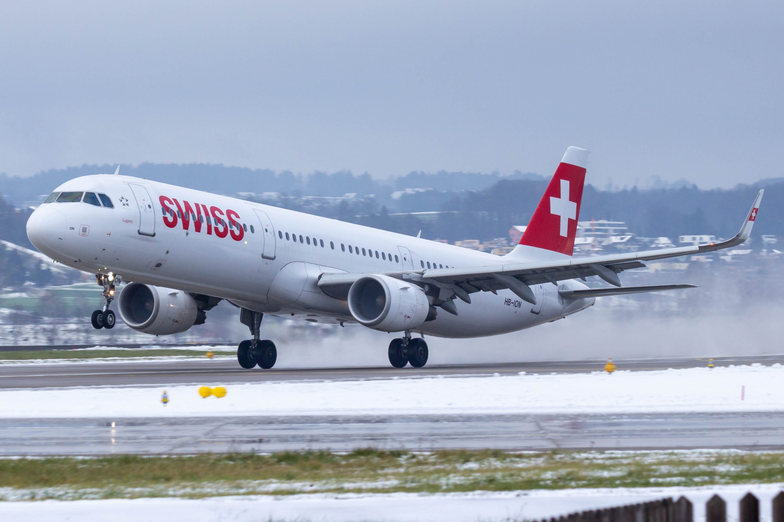 SWISS A321 taking off at Zurich. Photo by Erdem Bileg