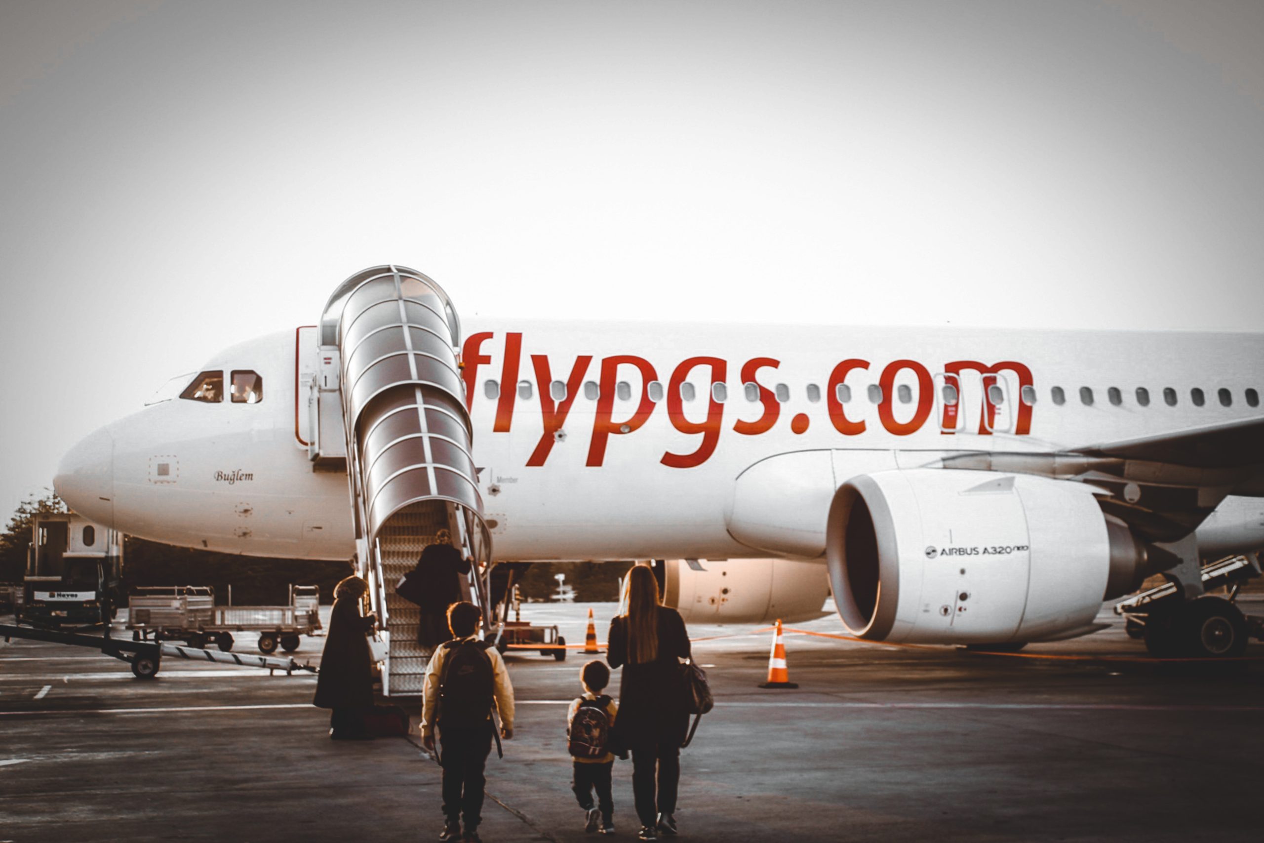 People boarding a Pegasus A320. Photo by Taha Sas