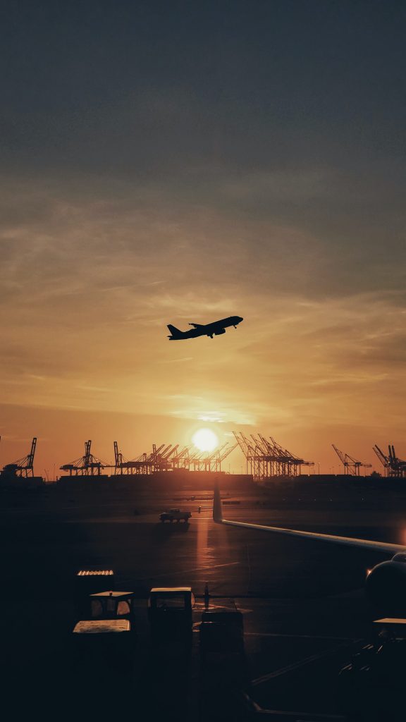 Plane taking off at EWR airport. Photo by Clay Banks