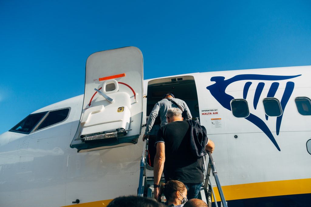 Boarding of a Ryanair plane. Photo by Markus Winkler