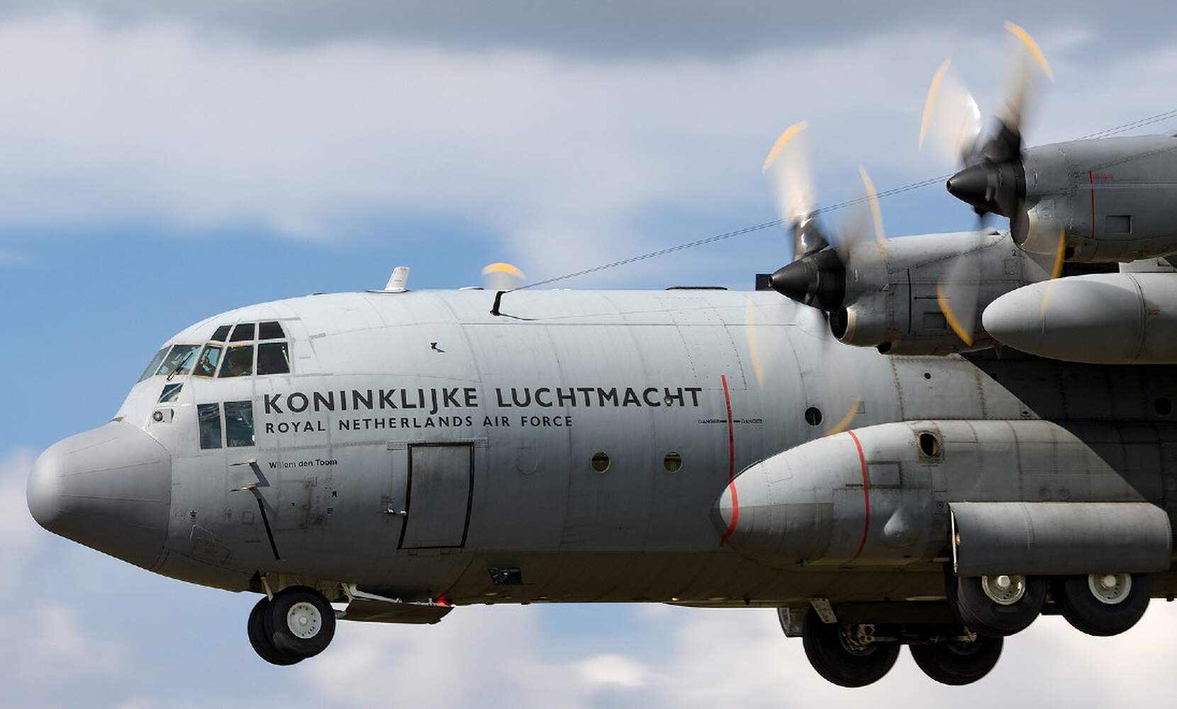 Royal Netherlands Air Force Aircraft returned from Afghanistan without dutch citizens