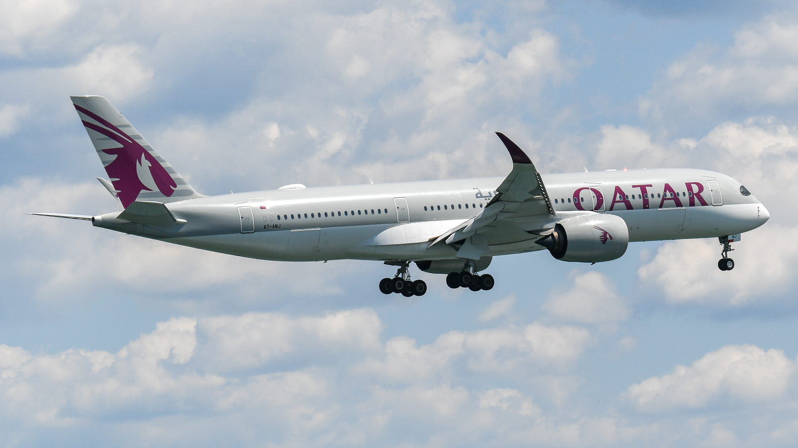 Qatar Airways A350 © TravelRadar - Luke Sobiechowski
