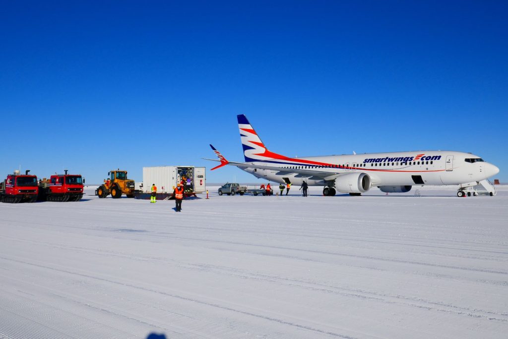 boeing 737 max smartwings antarctica