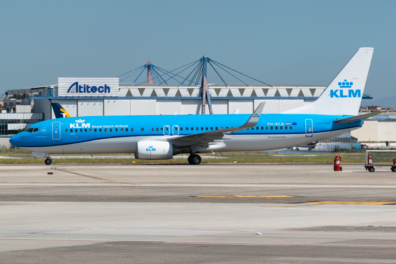 KLM Boeing 737 taxiing