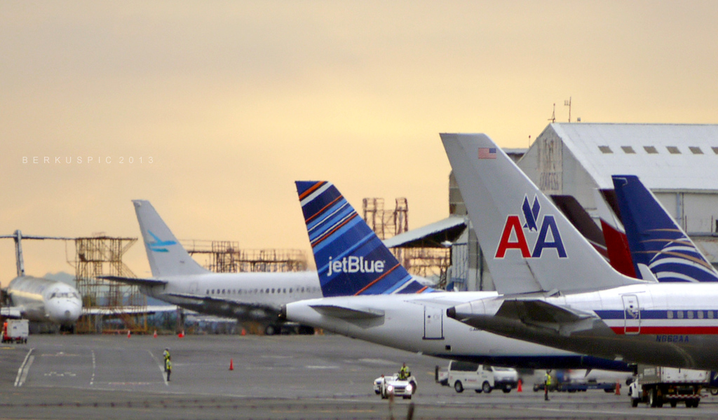 JetBlue and American Airlines aircraft parked