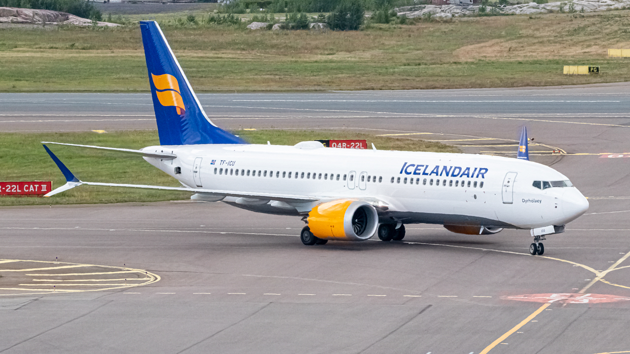 Icelandair Boeing 737