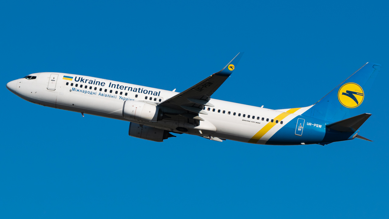 UIA B737 moments after taking off. @ Marco Macca / Travel Radar