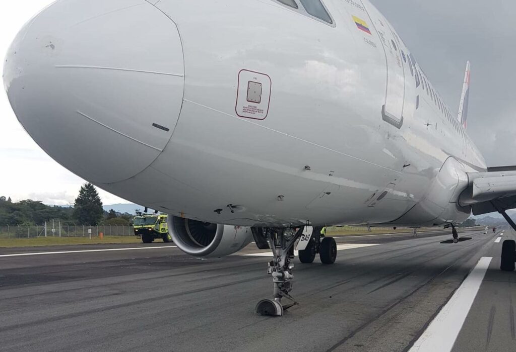 LATAM flight LA4292 nose gear