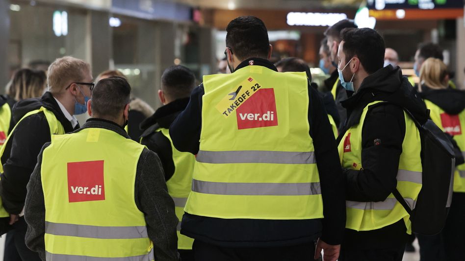 ver.di union strikes at german airports Lufthansa