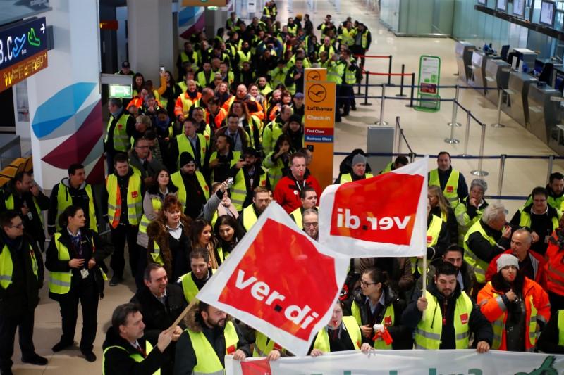 verdi union workers stirking at frankfurt