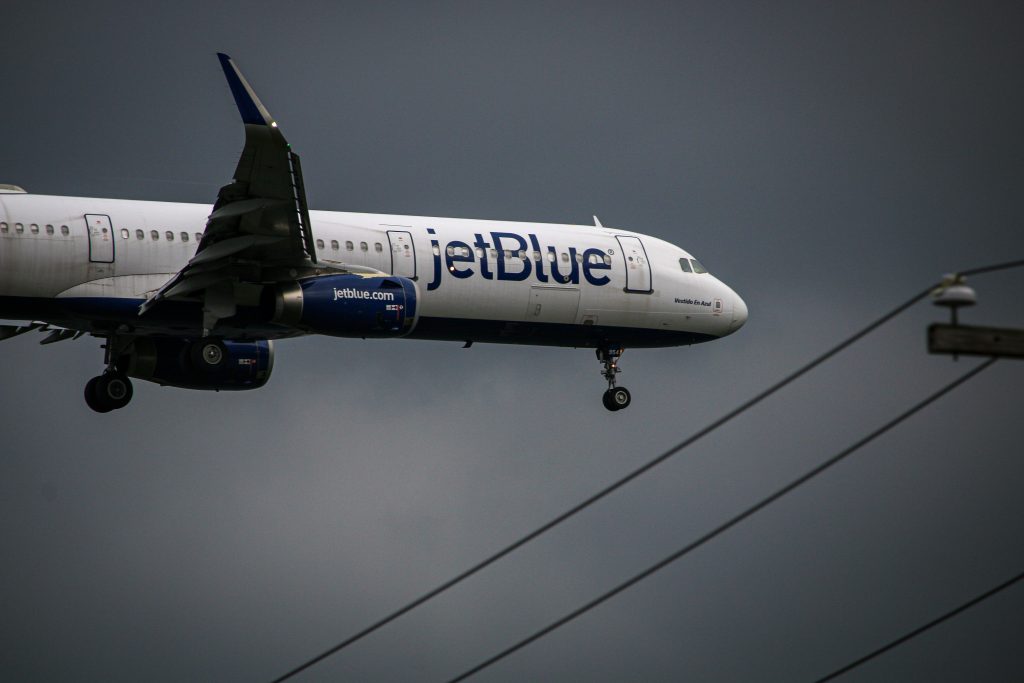 JetBlue offer Spirit less than before, pitting against Frontier merger