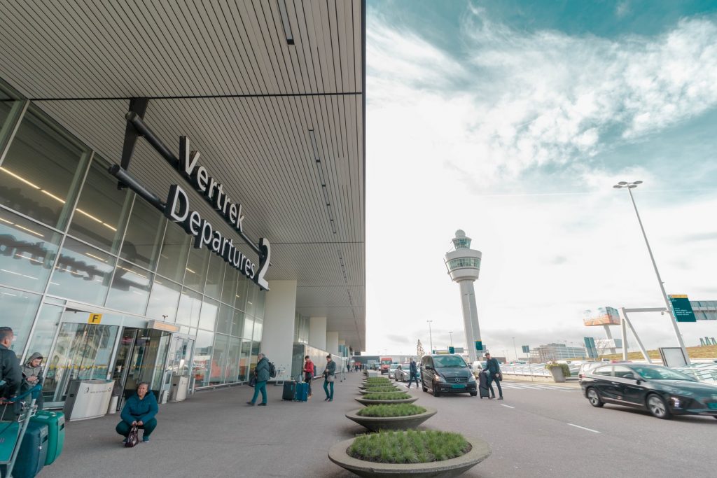 schiphol lowers heat