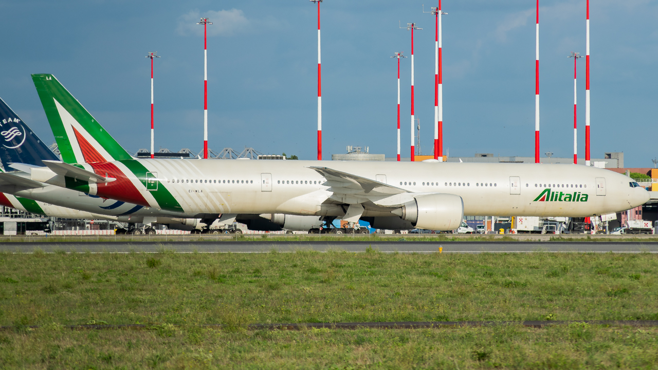 AZ B777-300ER at stand. @ Marco Macca / Travel Radar
