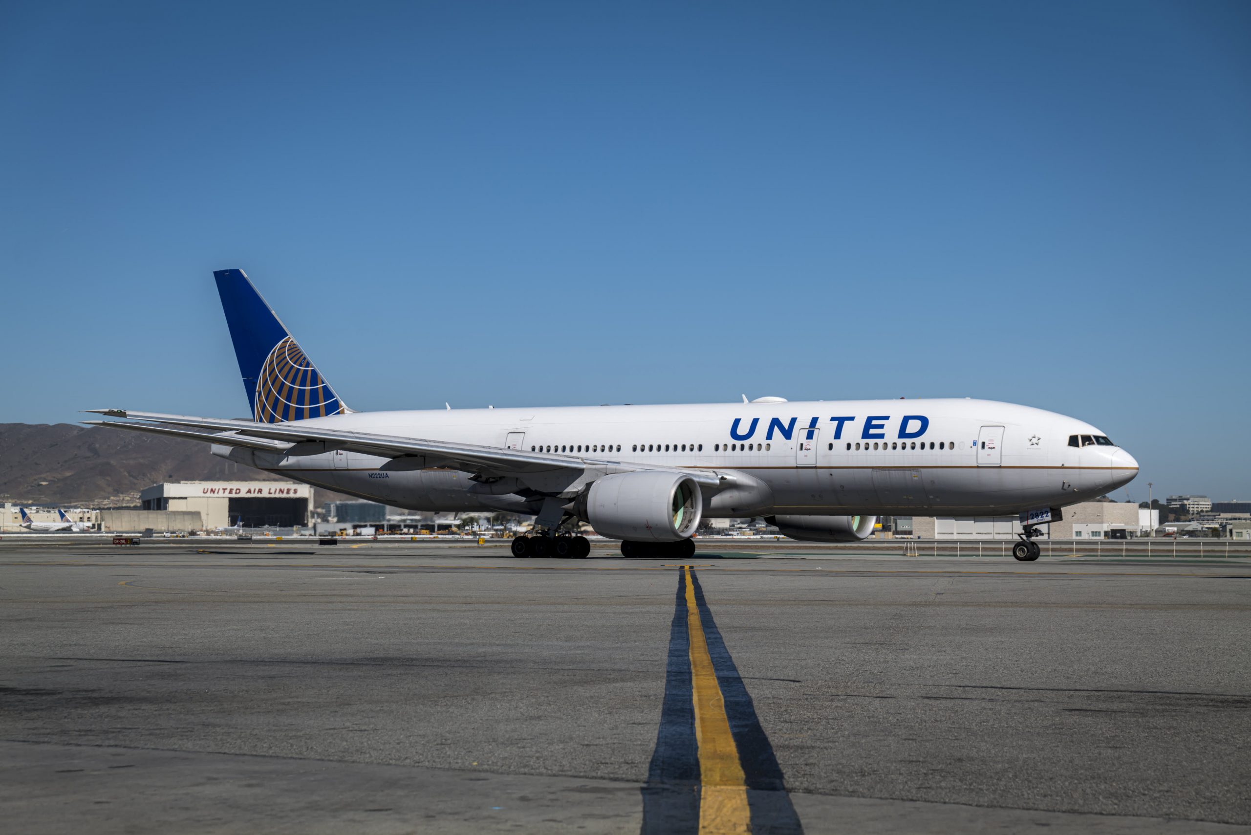 United Airlines Boeing 777-200