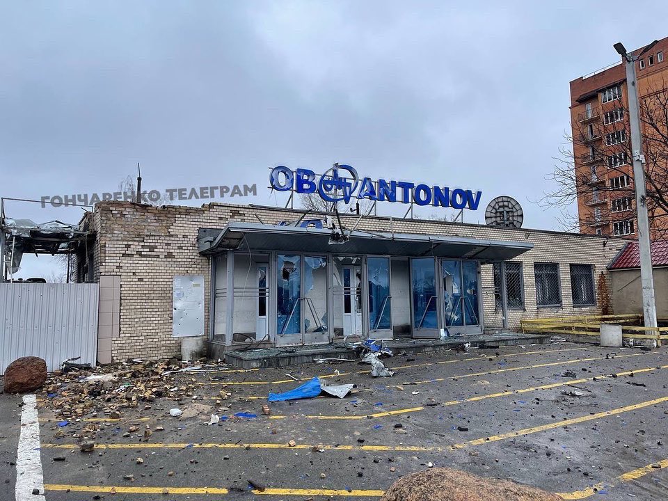 Antonov assesses damage at hostomel airport