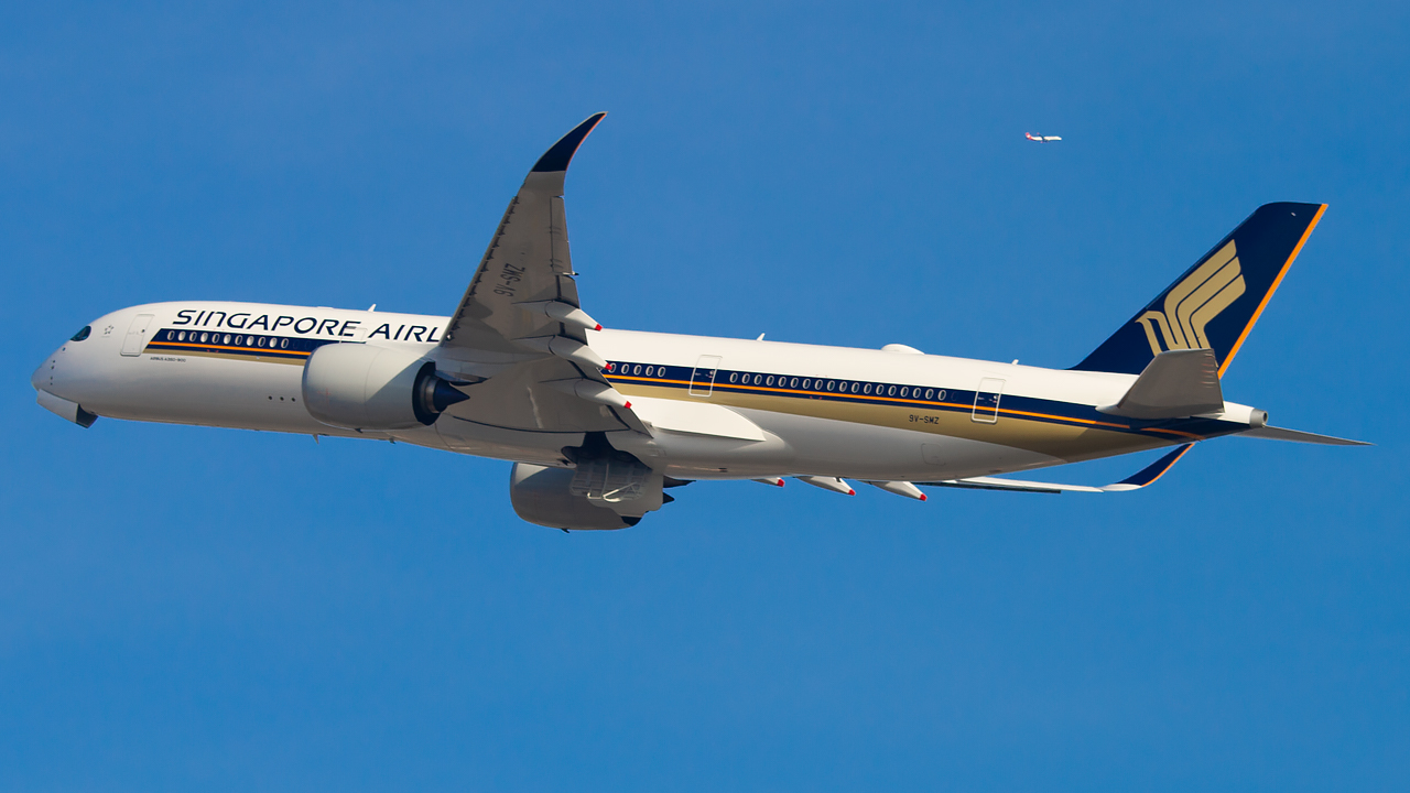 SIA A350 moments after taking-off. @ Andrea Ongaro / Travel Radar