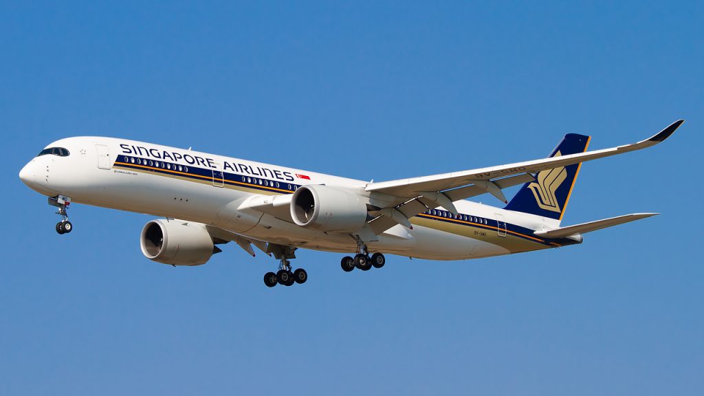 SIA A350 moments before landing @ Andrea Ongaro / Travel Radar