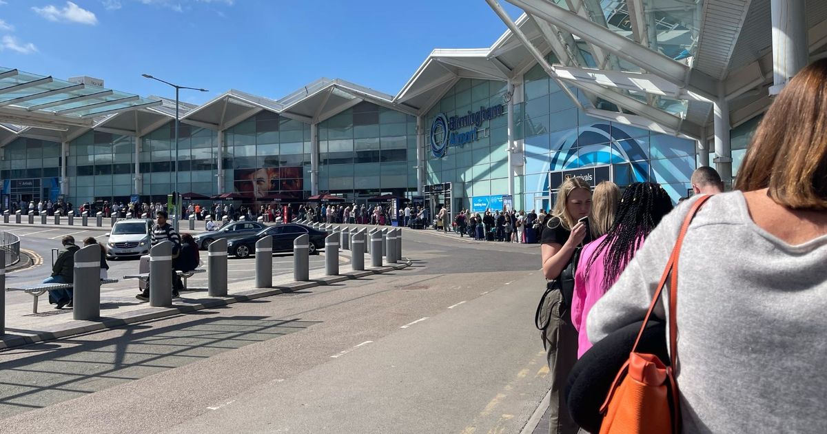 Birmingham airport queues