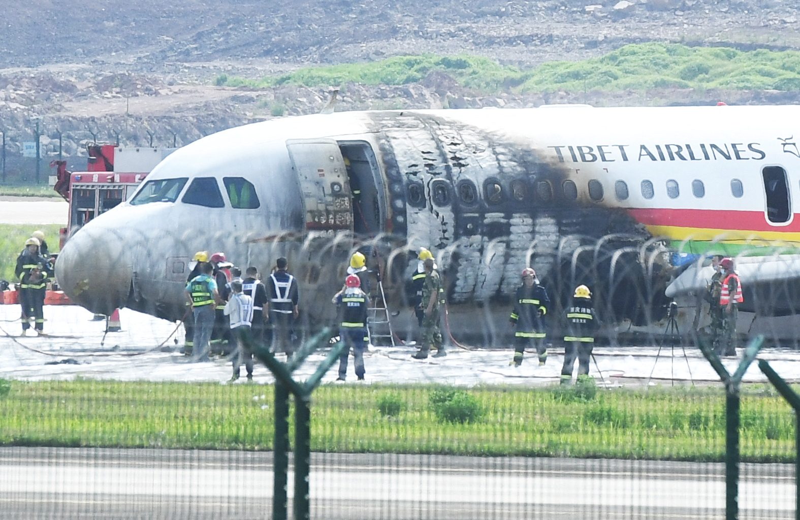 Tibet Airlines flight TV8933 catches fire