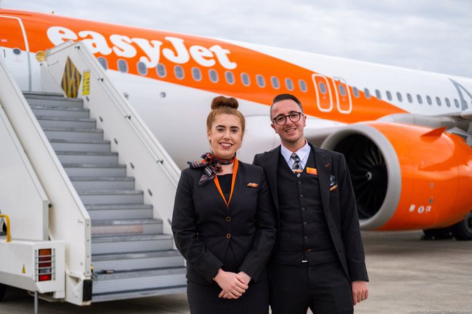easyJet are offering their crew a 1000 bonus