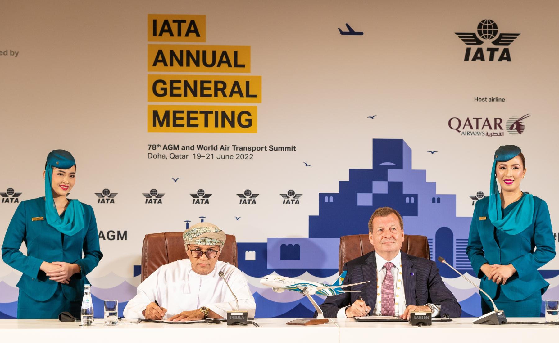 Oneworld CEO Rob Burney and Oman Air CEO Abdulaziz Al Raisi