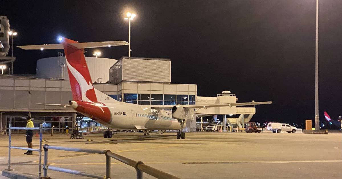 Qantas Link plane stationary at Sydney Airport after emergency landing due to hydraulics warning light issue