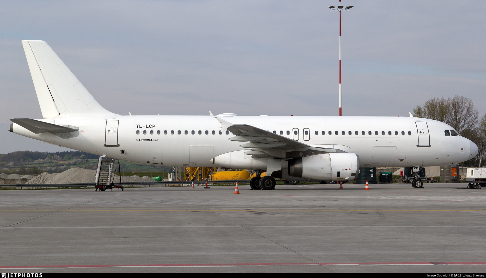 All-white SmartLynx livery