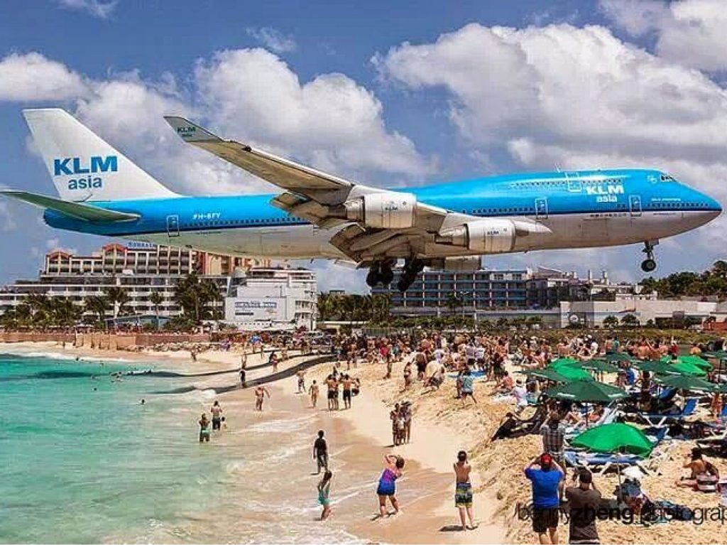 A low approach into Princess Juliana Airport