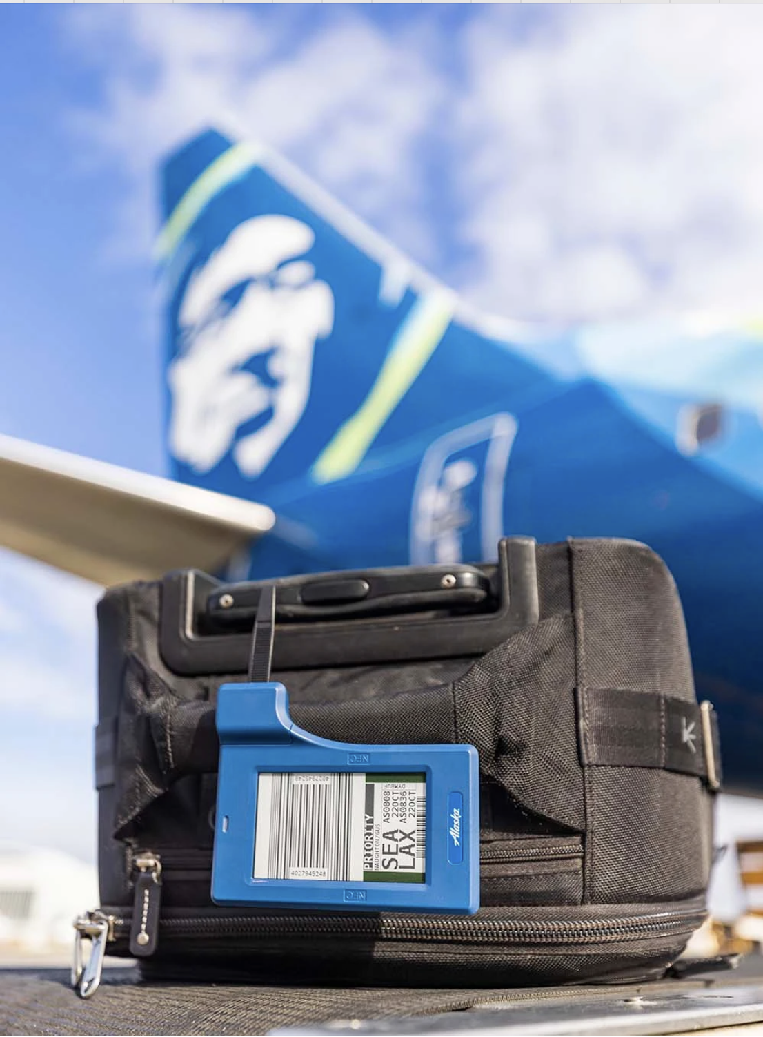 Alaska Airlines launches digital bag tag program to fast-track airport check-in  lines | The Seattle Times