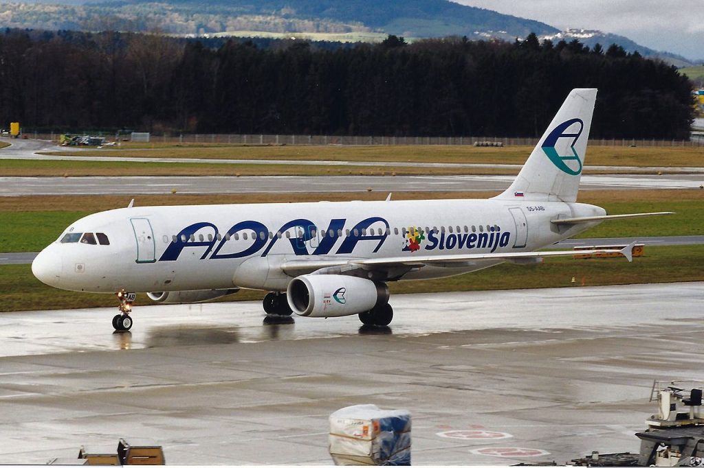 Slovenski nacionalni prevoznik: Adria Airways Airbus A320 na letališču Zürich