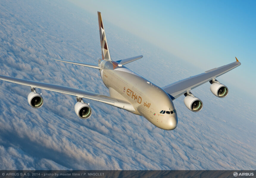 The Etihad Airways A380’s livery is inspired by traditional Emirati design patterns, the landscapes of the desert and the geometric shapes found in the modern architecture of Abu Dhabi