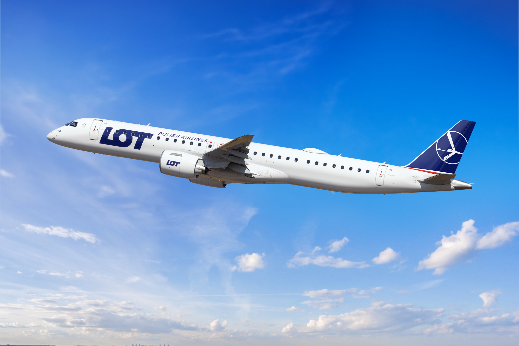 LOT Polish Airlines' E195-E2 taking off