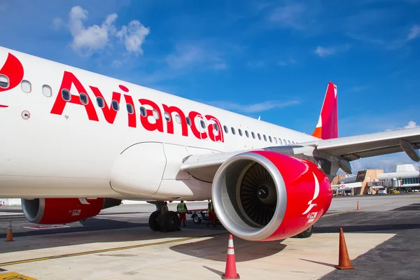 The image of the Avianca aircraft on the runway ready for departure.