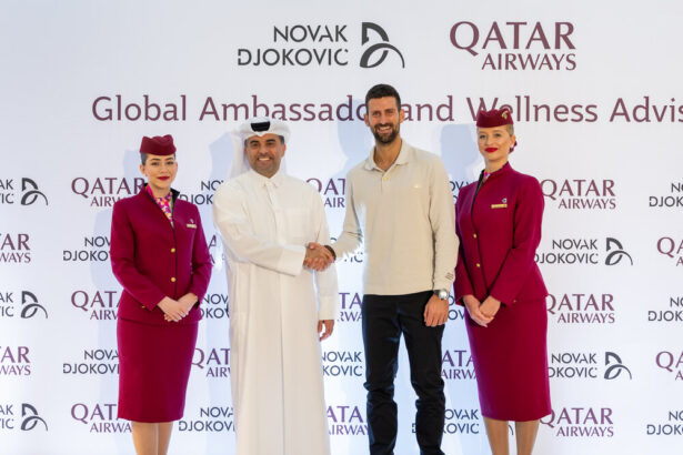 Photograoh of Novak Djokovic shaking hands with Qatar Airways CEO
