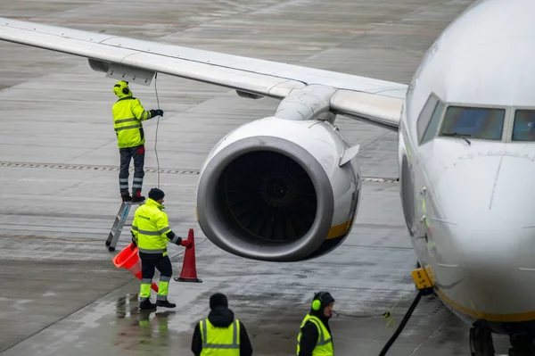 The image of the ground inspection of the aircraft.