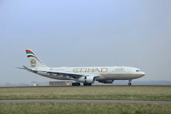 The image of Etihad Airways Airbus A330-200 landing on Polderbaan runway.