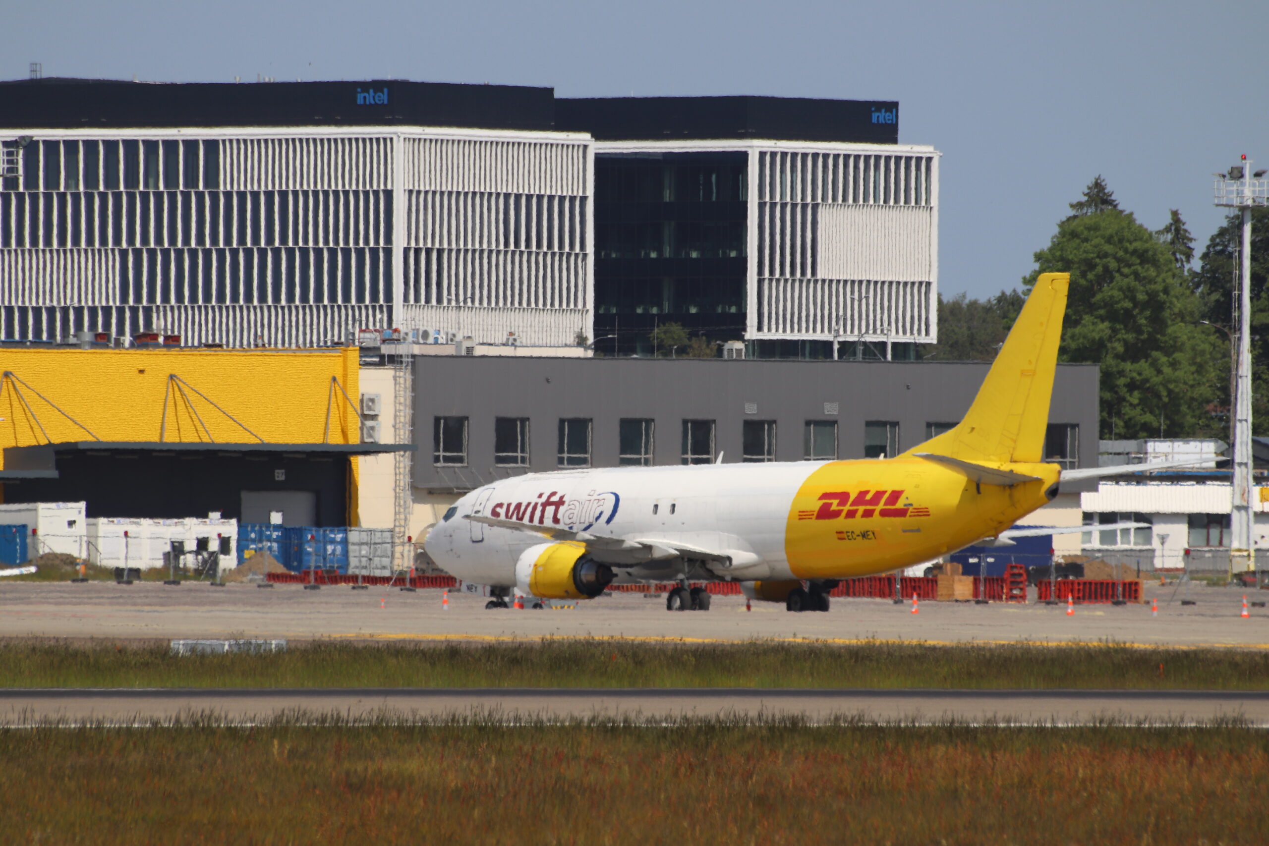 SwiftAir 737