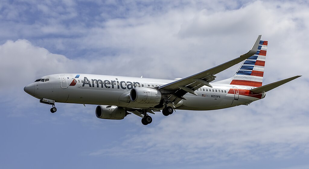 American Airlines Boeing 737-800 N359PX landing at Baltimore-Washington International Thurgood Marshall Airport, Maryland