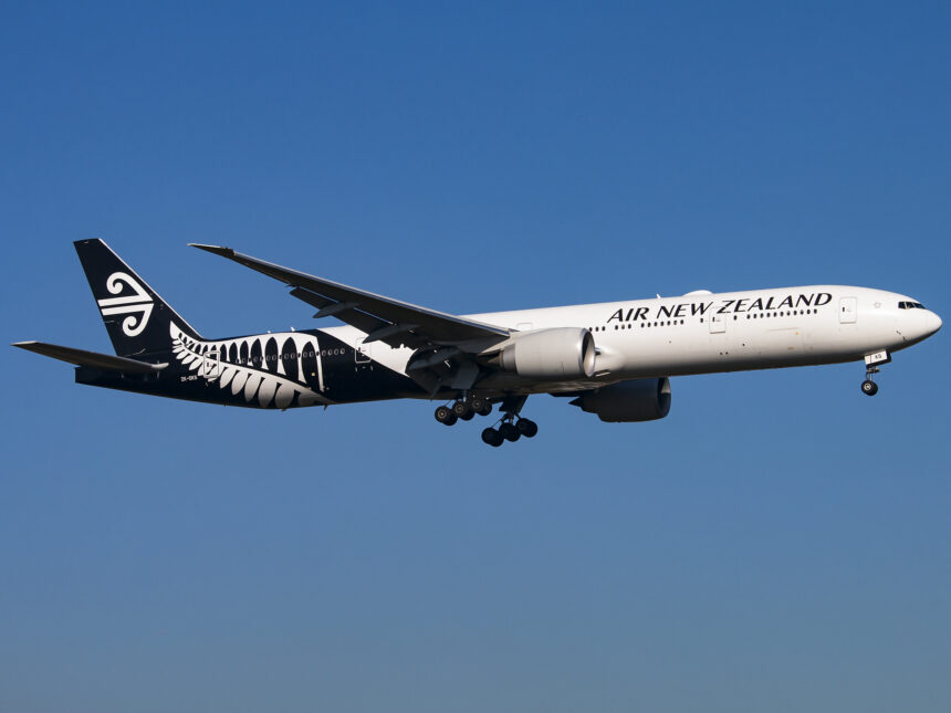 Air New Zealand | Boeing 777-319(ER) | ZK-OKS On approach to runway 09L at London Heathrow Airport