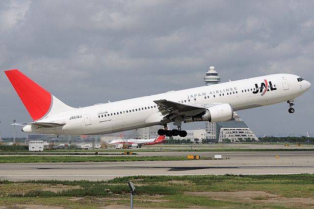 Cyber attack, JAL's network infrastructure, Japan, a series of malfunctions, aviation industry, JAL, disruptions